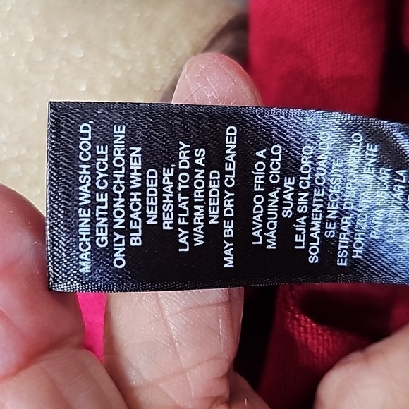 White house black market red pull over sweater. 3/4 sleeves. Size small Key hole - Picture 10 of 10